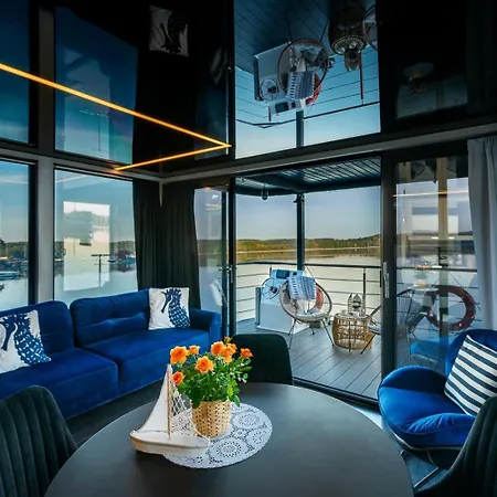 Na Wodzie - Hausboot - Plywajacy -charzykowy Botel Charzykowy