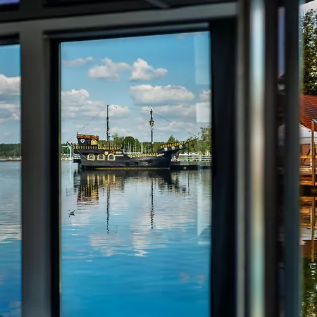 船屋 Na Wodzie - Hausboot - Plywajacy -charzykowy *