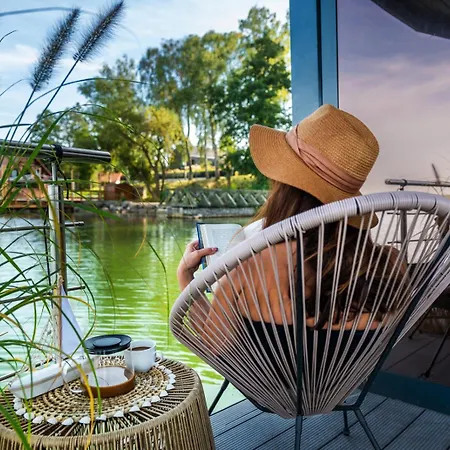 Na Wodzie - Hausboot - Plywajacy -charzykowy * 哈日科维